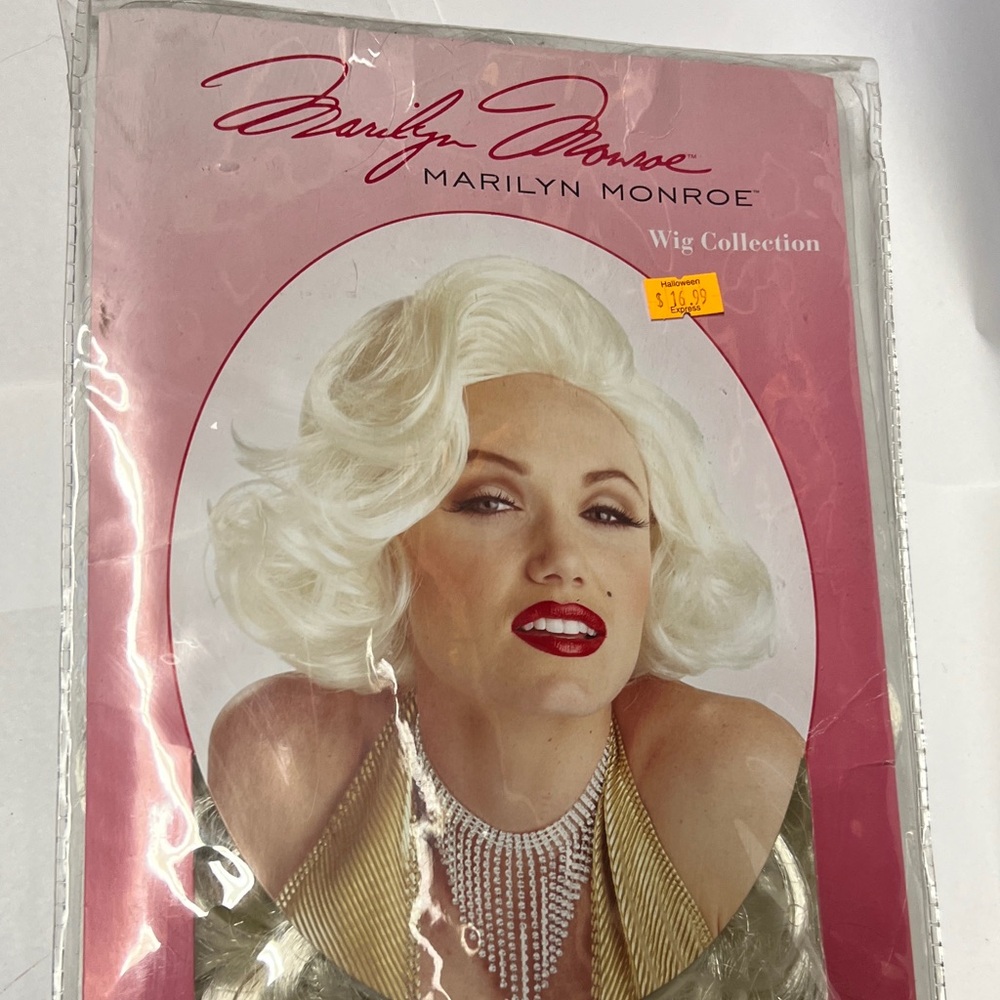 Marilyn Monroe Blonde Wig with Red Lips